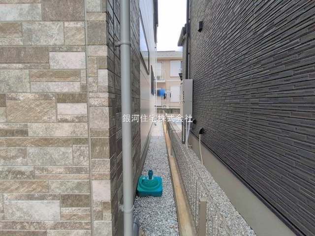 G00393986 神奈川県横浜市泉区新橋町 新築一戸建て 5699万円 土地面積111.02m² (約33.58坪) 建物面積97.71m² (約29.55坪) 間取り４ＬＤＫ 築年月2026年06月(築１年以内)【外観6】
