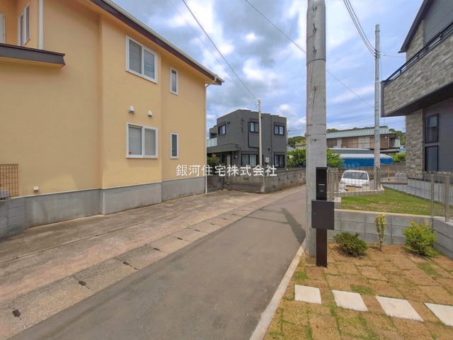 G00393986 神奈川県横浜市泉区新橋町 新築一戸建て 5699万円 土地面積111.02m² (約33.58坪) 建物面積97.71m² (約29.55坪) 間取り４ＬＤＫ 築年月2026年06月(築１年以内)【外観8】