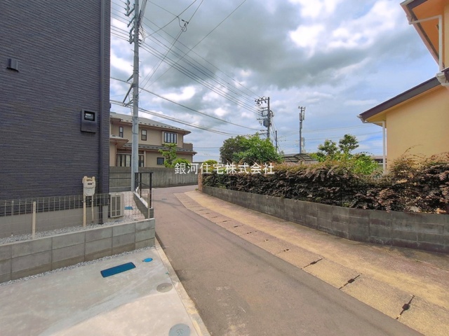 G00393986 神奈川県横浜市泉区新橋町 新築一戸建て 5699万円 土地面積111.02m² (約33.58坪) 建物面積97.71m² (約29.55坪) 間取り４ＬＤＫ 築年月2026年06月(築１年以内)【外観9】