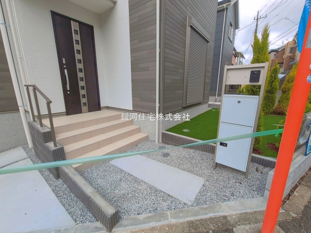 G00393987 神奈川県横浜市旭区金が谷２丁目 新築一戸建て 4880万円 土地面積126.80m² (約38.35坪) 建物面積93.57m² (約28.30坪) 間取り４ＬＤＫ 築年月2026年03月(築１年以内)【外観10】