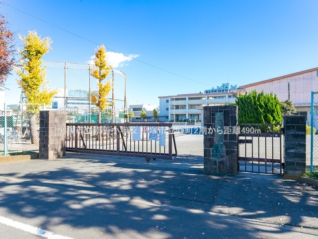 G00394022 神奈川県平塚市立野町 新築一戸建て 3680万円 土地面積64.51m² (約19.51坪) 建物面積112.19m² (約33.93坪) 間取り４ＬＤＫ 築年月2026年10月【周辺環境】平塚市立崇善小学校