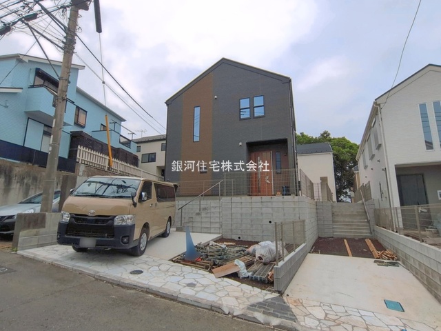 G00394042 神奈川県藤沢市藤沢５丁目 新築一戸建て 6298万円 土地面積201.08m² (約60.82坪) 建物面積101.64m² (約30.74坪) 間取り４ＬＤＫ 築年月2026年06月(築１年以内)【外観2】