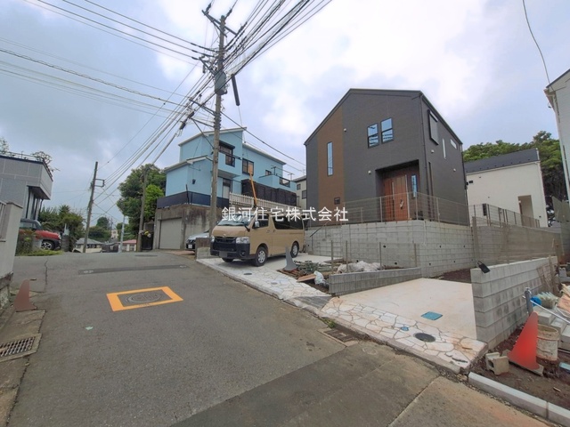G00394042 神奈川県藤沢市藤沢５丁目 新築一戸建て 6298万円 土地面積201.08m² (約60.82坪) 建物面積101.64m² (約30.74坪) 間取り４ＬＤＫ 築年月2026年06月(築１年以内)【外観3】