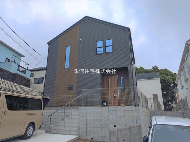 G00394042 神奈川県藤沢市藤沢５丁目 新築一戸建て 6298万円 土地面積201.08m² (約60.82坪) 建物面積101.64m² (約30.74坪) 間取り４ＬＤＫ 築年月2026年06月(築１年以内)【外観4】