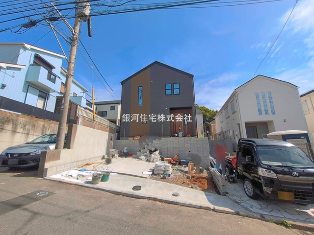 G00394042 神奈川県藤沢市藤沢５丁目 新築一戸建て 6298万円 土地面積201.08m² (約60.82坪) 建物面積101.64m² (約30.74坪) 間取り４ＬＤＫ 築年月2026年06月(築１年以内)【外観8】