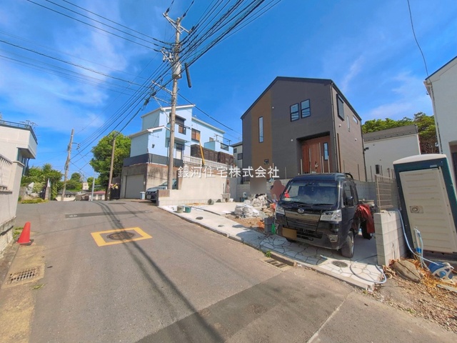 G00394042 神奈川県藤沢市藤沢５丁目 新築一戸建て 6298万円 土地面積201.08m² (約60.82坪) 建物面積101.64m² (約30.74坪) 間取り４ＬＤＫ 築年月2026年06月(築１年以内)【外観9】