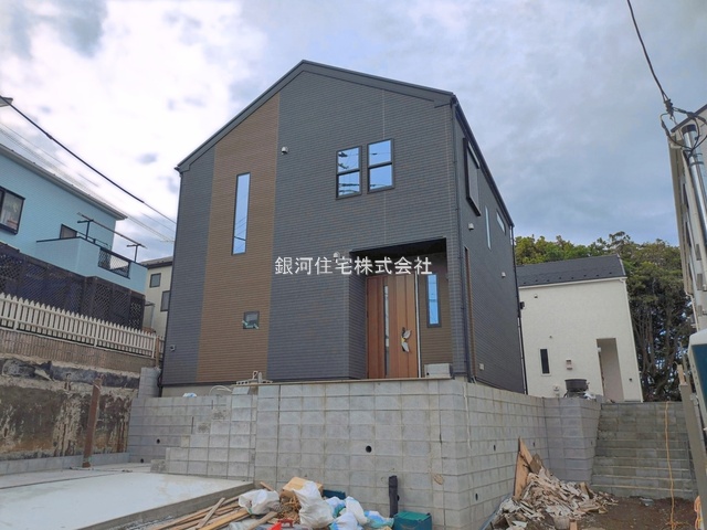 G00394042 神奈川県藤沢市藤沢５丁目 新築一戸建て 6298万円 土地面積201.08m² (約60.82坪) 建物面積101.64m² (約30.74坪) 間取り４ＬＤＫ 築年月2026年06月(築１年以内)【外観10】