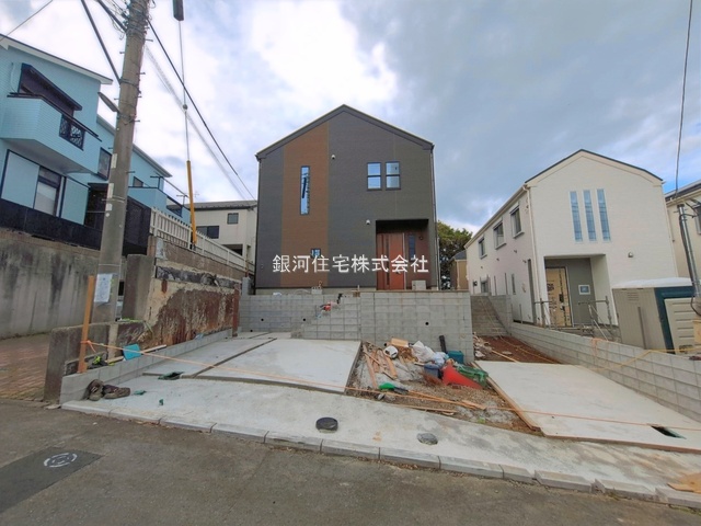 G00394042 神奈川県藤沢市藤沢５丁目 新築一戸建て 6298万円 土地面積201.08m² (約60.82坪) 建物面積101.64m² (約30.74坪) 間取り４ＬＤＫ 築年月2026年06月(築１年以内)【外観11】