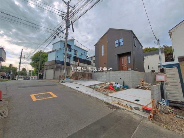 G00394042 神奈川県藤沢市藤沢５丁目 新築一戸建て 6298万円 土地面積201.08m² (約60.82坪) 建物面積101.64m² (約30.74坪) 間取り４ＬＤＫ 築年月2026年06月(築１年以内)【外観12】