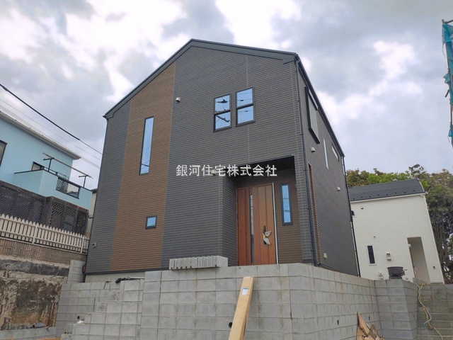 G00394042 神奈川県藤沢市藤沢５丁目 新築一戸建て 6298万円 土地面積201.08m² (約60.82坪) 建物面積101.64m² (約30.74坪) 間取り４ＬＤＫ 築年月2026年06月(築１年以内)【外観13】