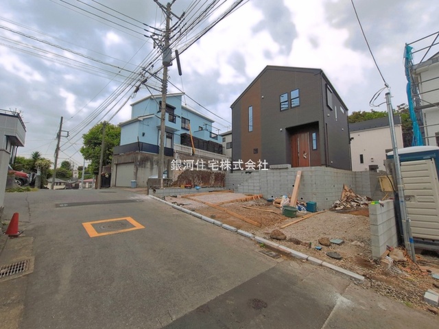 G00394042 神奈川県藤沢市藤沢５丁目 新築一戸建て 6298万円 土地面積201.08m² (約60.82坪) 建物面積101.64m² (約30.74坪) 間取り４ＬＤＫ 築年月2026年06月(築１年以内)【外観15】