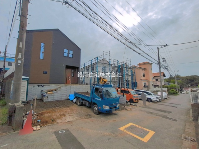 G00394042 神奈川県藤沢市藤沢５丁目 新築一戸建て 6298万円 土地面積201.08m² (約60.82坪) 建物面積101.64m² (約30.74坪) 間取り４ＬＤＫ 築年月2026年06月(築１年以内)【外観18】