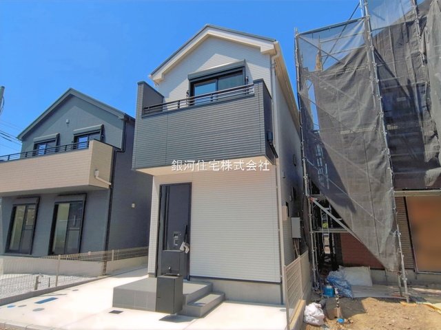 G00394117 神奈川県横浜市港北区新吉田東５丁目 新築一戸建て 6790万円 土地面積84.57m² (約25.58坪) 建物面積84.04m² (約25.42坪) 間取り３ＬＤＫ 築年月2026年04月(築１年以内)【外観2】