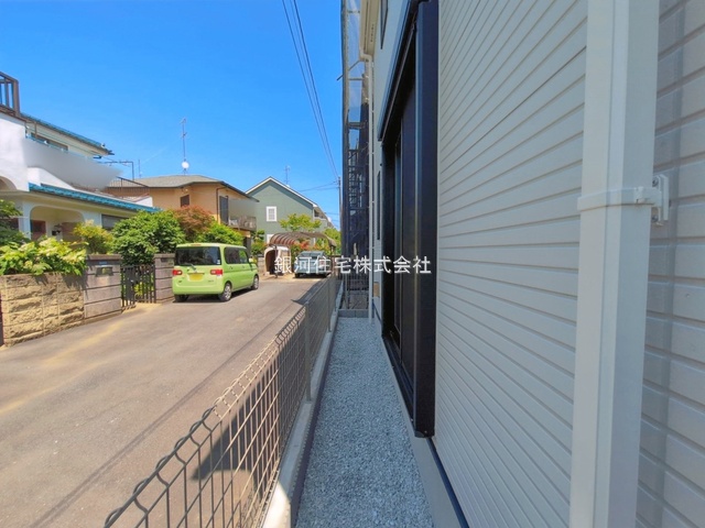 G00394117 神奈川県横浜市港北区新吉田東５丁目 新築一戸建て 6790万円 土地面積84.57m² (約25.58坪) 建物面積84.04m² (約25.42坪) 間取り３ＬＤＫ 築年月2026年04月(築１年以内)【外観7】