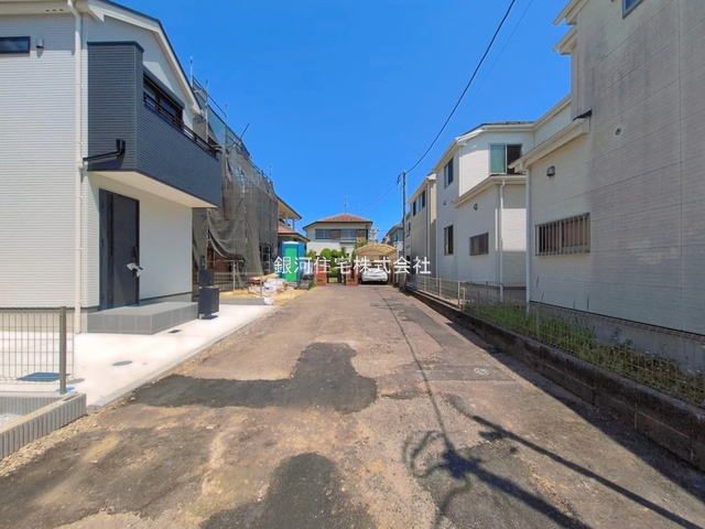 G00394117 神奈川県横浜市港北区新吉田東５丁目 新築一戸建て 6790万円 土地面積84.57m² (約25.58坪) 建物面積84.04m² (約25.42坪) 間取り３ＬＤＫ 築年月2026年04月(築１年以内)【外観8】