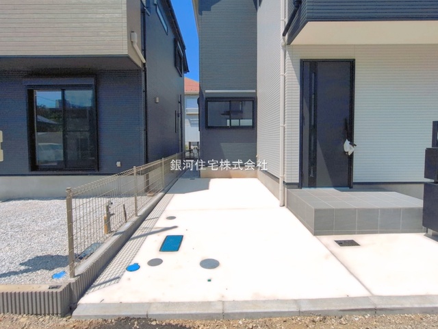 G00394117 神奈川県横浜市港北区新吉田東５丁目 新築一戸建て 6790万円 土地面積84.57m² (約25.58坪) 建物面積84.04m² (約25.42坪) 間取り３ＬＤＫ 築年月2026年04月(築１年以内)【外観9】