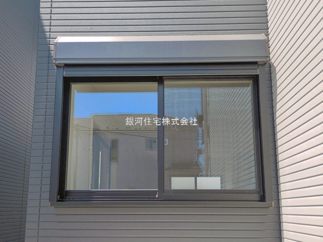 G00394117 神奈川県横浜市港北区新吉田東５丁目 新築一戸建て 6790万円 土地面積84.57m² (約25.58坪) 建物面積84.04m² (約25.42坪) 間取り３ＬＤＫ 築年月2026年04月(築１年以内)【外観10】