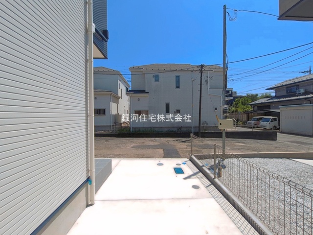 G00394117 神奈川県横浜市港北区新吉田東５丁目 新築一戸建て 6790万円 土地面積84.57m² (約25.58坪) 建物面積84.04m² (約25.42坪) 間取り３ＬＤＫ 築年月2026年04月(築１年以内)【外観11】