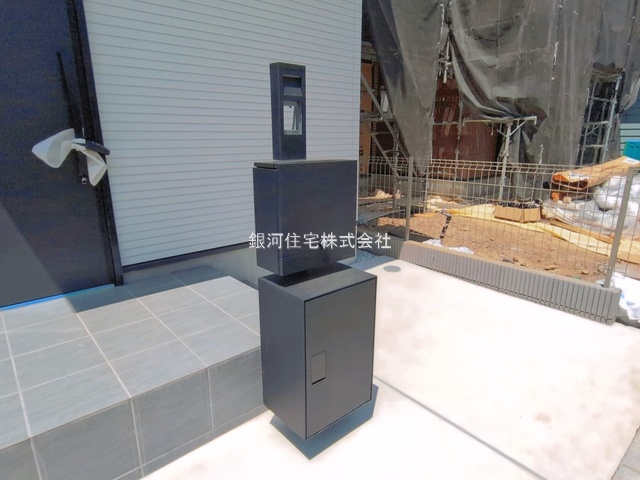 G00394117 神奈川県横浜市港北区新吉田東５丁目 新築一戸建て 6790万円 土地面積84.57m² (約25.58坪) 建物面積84.04m² (約25.42坪) 間取り３ＬＤＫ 築年月2026年04月(築１年以内)【外観12】