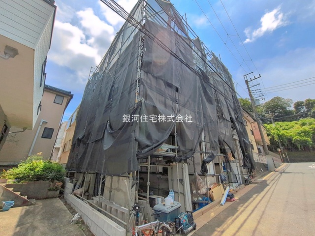 G00394597 神奈川県横浜市神奈川区菅田町 新築一戸建て 4180万円 土地面積53.62m² (約16.22坪) 建物面積101.09m² (約30.57坪) 間取り２ＳＬＤＫ 築年月2026年07月