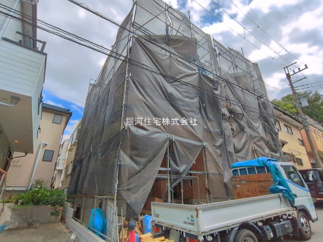 G00394597 神奈川県横浜市神奈川区菅田町 新築一戸建て 4180万円 土地面積53.62m² (約16.22坪) 建物面積101.09m² (約30.57坪) 間取り２ＳＬＤＫ 築年月2026年07月【外観4】