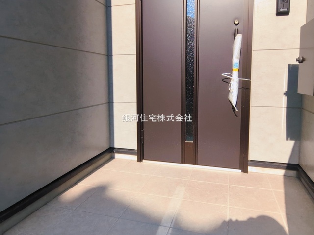 G00394606 埼玉県上尾市小泉７丁目 新築一戸建て 3298万円 土地面積119.37m² (約36.10坪) 建物面積104.33m² (約31.55坪) 間取り３ＬＤＫ 築年月2026年01月(築１年以内)【外観12】