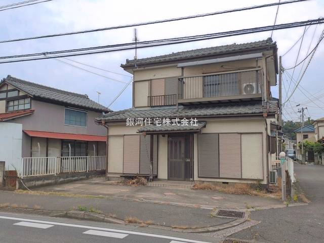 G00394722 埼玉県川越市大字笠幡 中古一戸建て 799万円 土地面積100.03m² (約30.25坪) 建物面積73.69m² (約22.29坪) 間取り４ＤＫ 築年月1983年12月(築42年)【外観2】