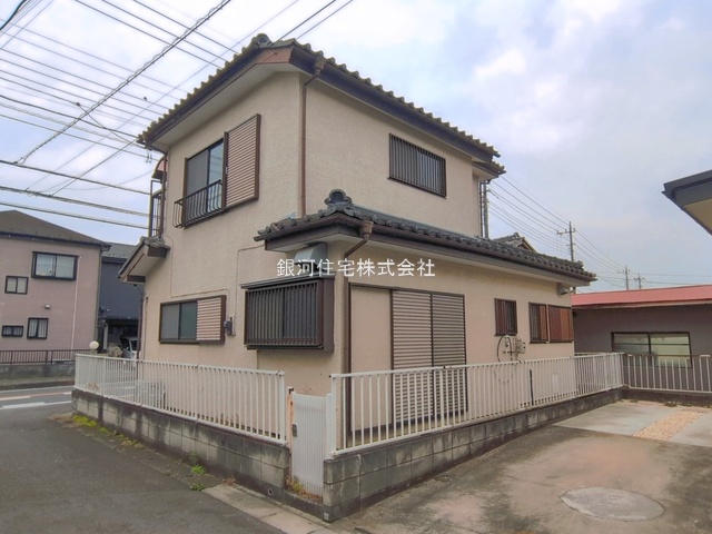 G00394722 埼玉県川越市大字笠幡 中古一戸建て 799万円 土地面積100.03m² (約30.25坪) 建物面積73.69m² (約22.29坪) 間取り４ＤＫ 築年月1983年12月(築42年)【外観13】