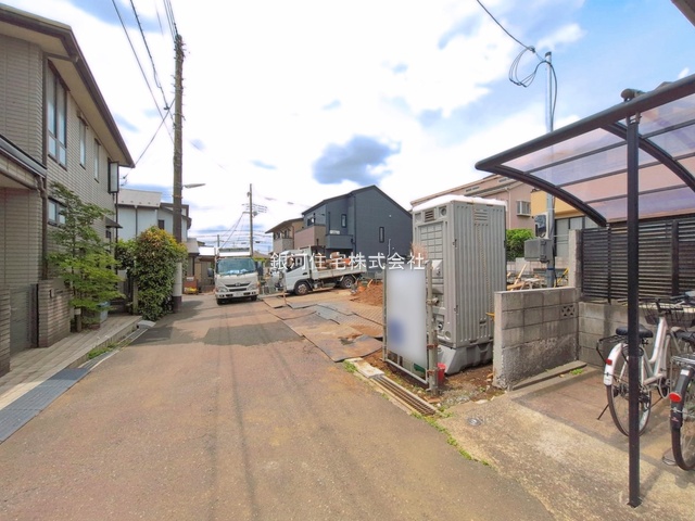 G00396045 東京都調布市深大寺東町３丁目 新築一戸建て 5590万円 土地面積92.11m² (約27.86坪) 建物面積73.27m² (約22.16坪) 間取り３ＬＤＫ 築年月2026年08月【外観9】