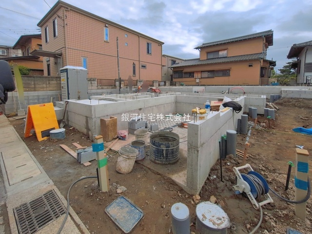 G00396231 千葉県市川市下新宿 新築一戸建て 6590万円 土地面積57.86m² (約17.50坪) 建物面積98.06m² (約29.66坪) 間取り２ＳＬＤＫ 築年月2026年08月(築１年以内)【外観10】