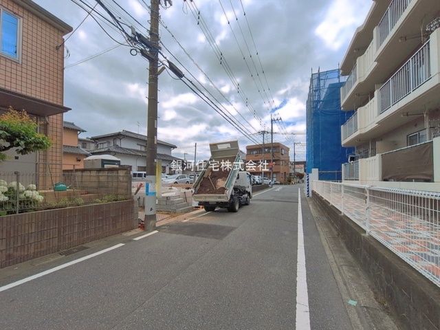 G00396231 千葉県市川市下新宿 新築一戸建て 6590万円 土地面積57.86m² (約17.50坪) 建物面積98.06m² (約29.66坪) 間取り２ＳＬＤＫ 築年月2026年08月(築１年以内)【外観12】