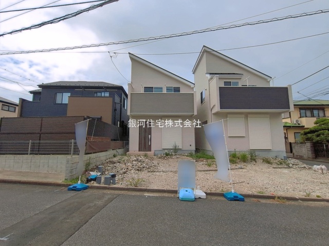 G00397195 神奈川県横須賀市公郷町６丁目 新築一戸建て 3480万円 土地面積102.76m² (約31.08坪) 建物面積81.98m² (約24.79坪) 間取り３ＬＤＫ 築年月2026年06月(築１年以内)【外観7】