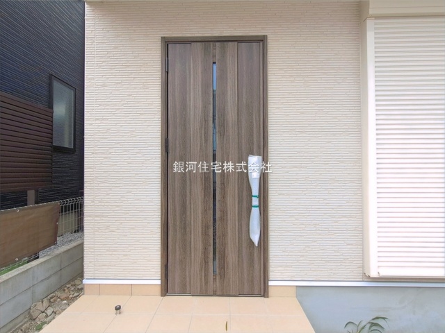G00397195 神奈川県横須賀市公郷町６丁目 新築一戸建て 3480万円 土地面積102.76m² (約31.08坪) 建物面積81.98m² (約24.79坪) 間取り３ＬＤＫ 築年月2026年06月(築１年以内)【外観11】