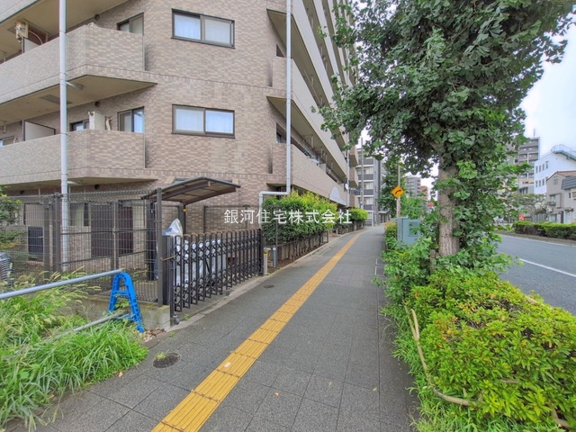 G00397492 東京都板橋区東新町１丁目 中古マンション 6980万円 専有面積66.70m² (約20.17坪) 間取り３ＬＤＫ 所在階3階 築年月1999年03月(築27年)【外観10】