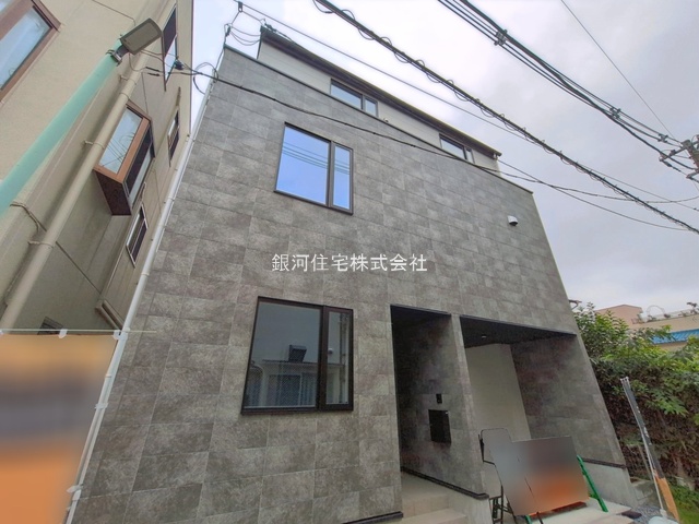 G00398192 東京都荒川区東尾久１丁目 新築一戸建て 8699万円 土地面積54.71m² (約16.54坪) 建物面積106.12m² (約32.10坪) 間取り４ＬＤＫ 築年月2026年05月(築１年以内)【外観2】