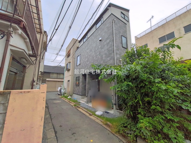G00398192 東京都荒川区東尾久１丁目 新築一戸建て 8699万円 土地面積54.71m² (約16.54坪) 建物面積106.12m² (約32.10坪) 間取り４ＬＤＫ 築年月2026年05月(築１年以内)【外観8】
