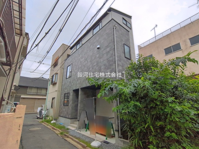 G00398192 東京都荒川区東尾久１丁目 新築一戸建て 8699万円 土地面積54.71m² (約16.54坪) 建物面積106.12m² (約32.10坪) 間取り４ＬＤＫ 築年月2026年05月(築１年以内)【外観9】