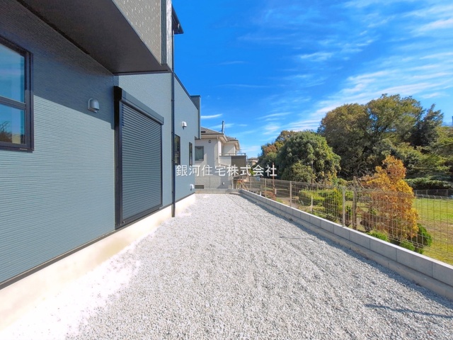 G00398377 東京都八王子市館町 新築一戸建て 3799万円 土地面積185.11m² (約55.99坪) 建物面積102.87m² (約31.11坪) 間取り４ＬＤＫ 築年月2026年09月(築１年以内)【外観5】