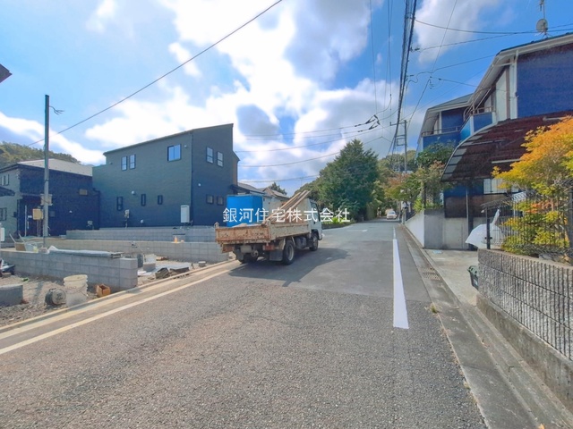G00398377 東京都八王子市館町 新築一戸建て 3799万円 土地面積185.11m² (約55.99坪) 建物面積102.87m² (約31.11坪) 間取り４ＬＤＫ 築年月2026年09月(築１年以内)【外観16】