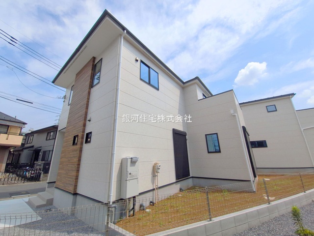 G00398448 埼玉県草加市谷塚町 新築一戸建て 5499万円 土地面積151.51m² (約45.83坪) 建物面積105.54m² (約31.92坪) 間取り４ＬＤＫ 築年月2026年07月(築１年以内)【外観9】