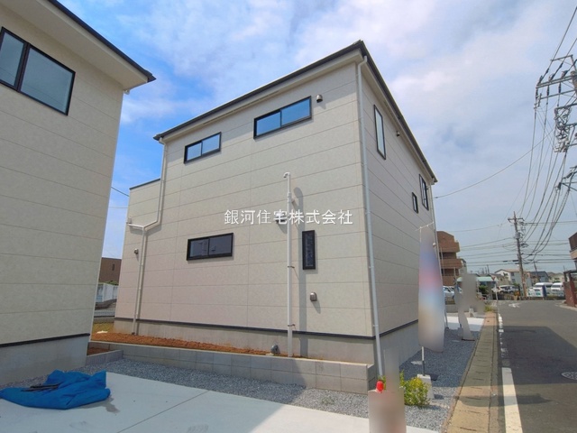 G00398448 埼玉県草加市谷塚町 新築一戸建て 5499万円 土地面積151.51m² (約45.83坪) 建物面積105.54m² (約31.92坪) 間取り４ＬＤＫ 築年月2026年07月(築１年以内)【外観13】