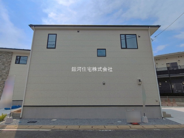 G00398448 埼玉県草加市谷塚町 新築一戸建て 5499万円 土地面積151.51m² (約45.83坪) 建物面積105.54m² (約31.92坪) 間取り４ＬＤＫ 築年月2026年07月(築１年以内)【外観15】