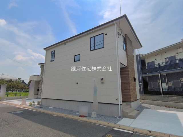 G00398448 埼玉県草加市谷塚町 新築一戸建て 5499万円 土地面積151.51m² (約45.83坪) 建物面積105.54m² (約31.92坪) 間取り４ＬＤＫ 築年月2026年07月(築１年以内)【外観16】