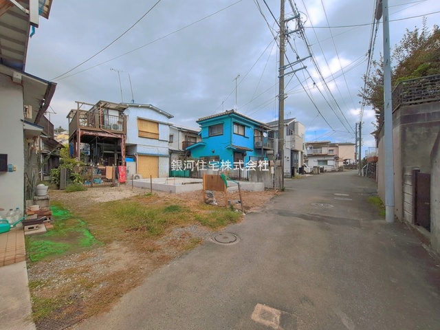 G00398479 神奈川県横浜市中区大平町 新築一戸建て 3880万円 土地面積58.08m² (約17.56坪) 建物面積57.96m² (約17.53坪) 間取り２ＬＤＫ 築年月2027年03月【外観3】