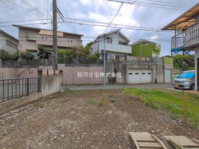 G00398479 神奈川県横浜市中区大平町 新築一戸建て 3880万円 土地面積58.08m² (約17.56坪) 建物面積57.96m² (約17.53坪) 間取り２ＬＤＫ 築年月2027年03月【外観8】