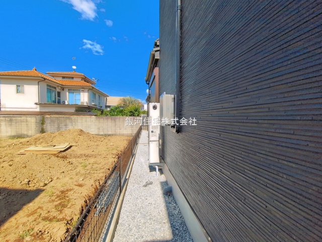 G00398510 神奈川県横浜市金沢区柳町 新築一戸建て 7298万円 土地面積131.22m² (約39.69坪) 建物面積101.85m² (約30.80坪) 間取り４ＬＤＫ 築年月2026年07月(築１年以内)【外観8】