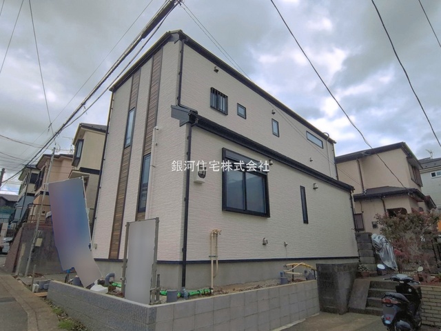 G00398512 神奈川県横浜市戸塚区汲沢５丁目 新築一戸建て 5798万円 土地面積100.63m² (約30.44坪) 建物面積99.36m² (約30.05坪) 間取り４ＬＤＫ 築年月2026年09月(築１年以内)【外観8】