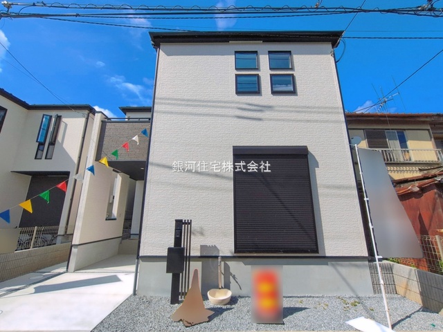 G00398513 埼玉県草加市草加５丁目 新築一戸建て 4880万円 土地面積82.57m² (約24.97坪) 建物面積89.22m² (約26.98坪) 間取り３ＬＤＫ 築年月2026年08月(築１年以内)【外観2】