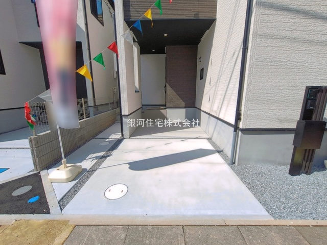 G00398513 埼玉県草加市草加５丁目 新築一戸建て 4880万円 土地面積82.57m² (約24.97坪) 建物面積89.22m² (約26.98坪) 間取り３ＬＤＫ 築年月2026年08月(築１年以内)【外観4】