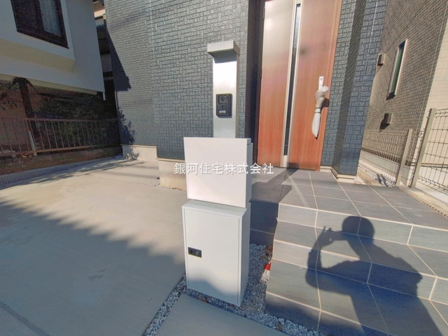 G00398517 神奈川県藤沢市天神町３丁目 新築一戸建て 4590万円 土地面積99.23m² (約30.01坪) 建物面積79.93m² (約24.17坪) 間取り３ＬＤＫ 築年月2026年10月(築１年以内)【外観5】